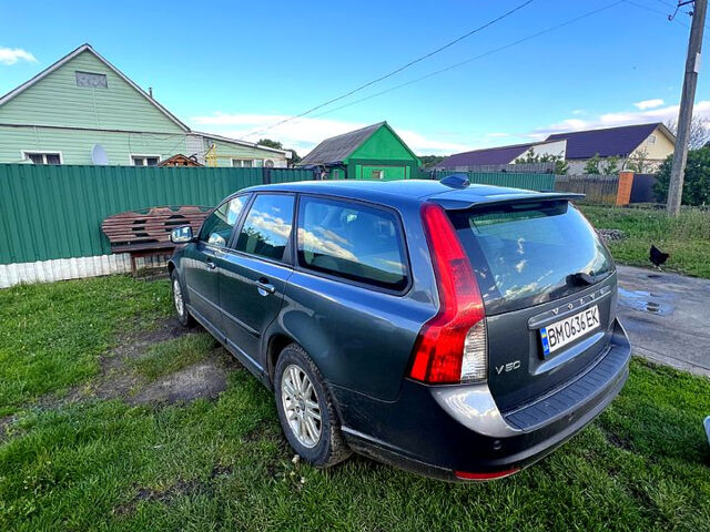 Серый Вольво В50, объемом двигателя 1.6 л и пробегом 261 тыс. км за 8200 $, фото 2 на Automoto.ua