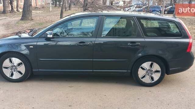 Сірий Вольво V50, об'ємом двигуна 1.56 л та пробігом 223 тис. км за 6300 $, фото 2 на Automoto.ua