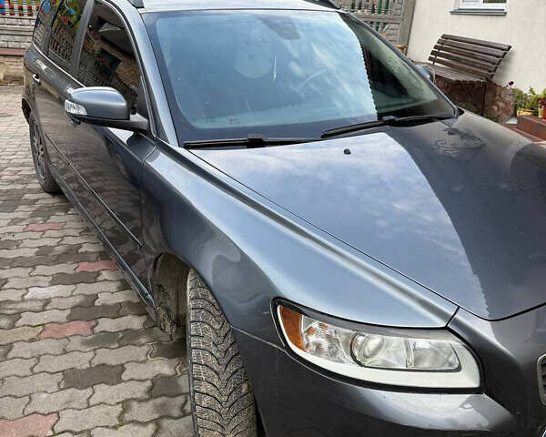 Серый Вольво В50, объемом двигателя 1.6 л и пробегом 240 тыс. км за 5500 $, фото 3 на Automoto.ua