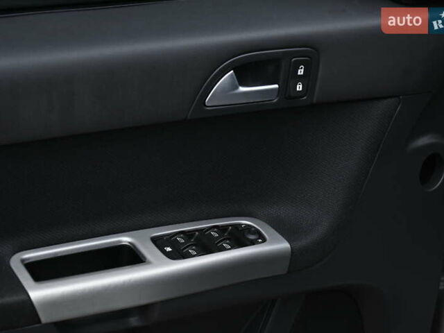 Сірий Вольво V50, об'ємом двигуна 2 л та пробігом 240 тис. км за 7800 $, фото 17 на Automoto.ua