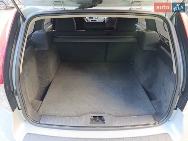 Серый Вольво В50, объемом двигателя 1.6 л и пробегом 218 тыс. км за 5750 $, фото 9 на Automoto.ua