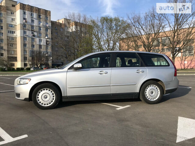 Серый Вольво В50, объемом двигателя 1.6 л и пробегом 274 тыс. км за 5300 $, фото 2 на Automoto.ua
