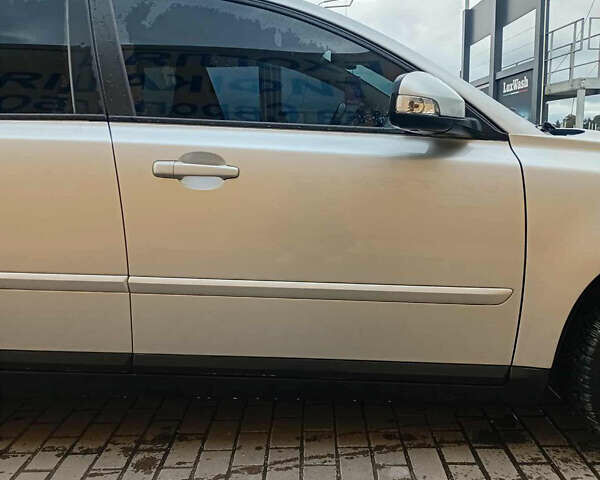 Серый Вольво В50, объемом двигателя 1.6 л и пробегом 227 тыс. км за 6500 $, фото 7 на Automoto.ua