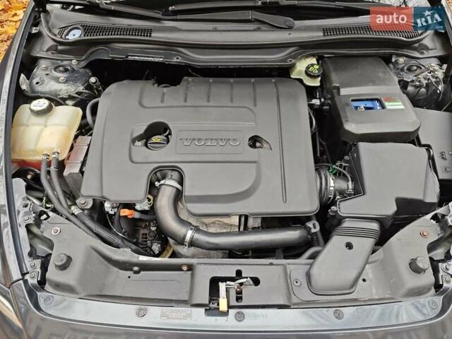 Серый Вольво В50, объемом двигателя 1.6 л и пробегом 265 тыс. км за 9999 $, фото 11 на Automoto.ua