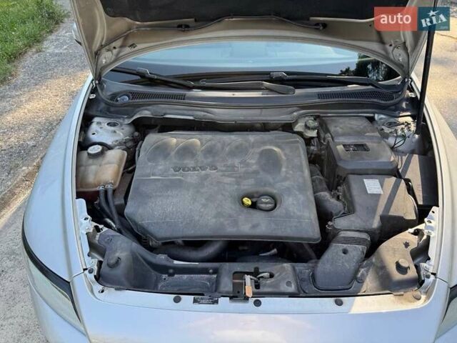 Вольво В50 2009 в Славуте на Automoto.ua Серый Вольво В50, объемом двигателя 2 л и пробегом 258 тыс. км за 7500 $, фото 15 на Automoto.ua