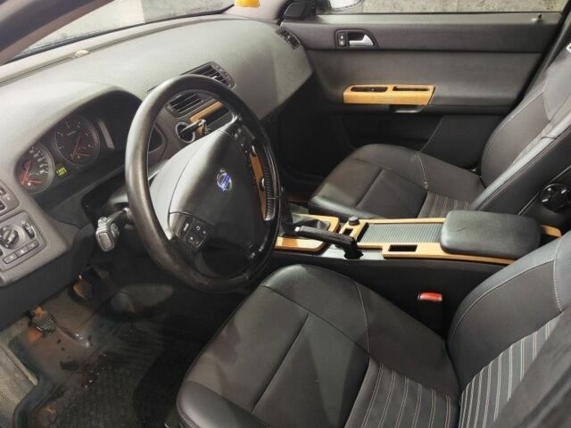 Серый Вольво В50, объемом двигателя 1.6 л и пробегом 316 тыс. км за 2800 $, фото 4 на Automoto.ua