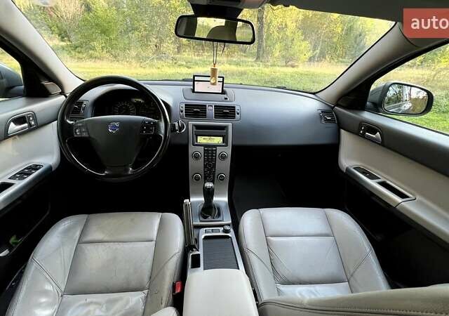 Вольво В50 2009 в Радивилове на Automoto.ua Серый Вольво В50, объемом двигателя 1.6 л и пробегом 275 тыс. км за 6900 $, фото 18 на Automoto.ua