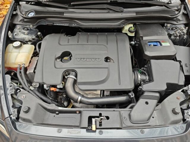 Серый Вольво В50, объемом двигателя 1.6 л и пробегом 265 тыс. км за 8999 $, фото 5 на Automoto.ua