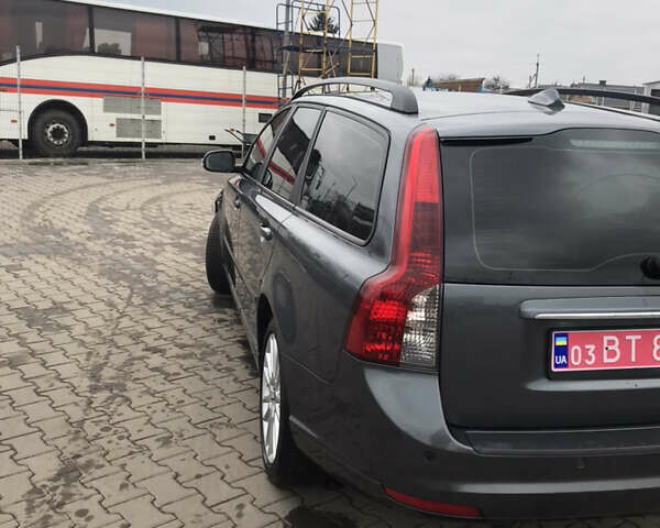 Серый Вольво В50, объемом двигателя 2 л и пробегом 216 тыс. км за 8200 $, фото 8 на Automoto.ua