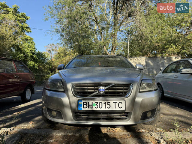 Серый Вольво В50, объемом двигателя 1.6 л и пробегом 211 тыс. км за 5900 $, фото 2 на Automoto.ua