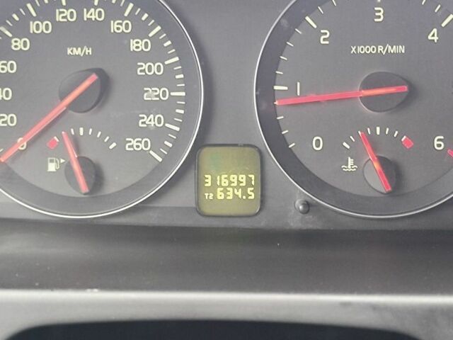 Серый Вольво В50, объемом двигателя 1.6 л и пробегом 316 тыс. км за 2800 $, фото 8 на Automoto.ua