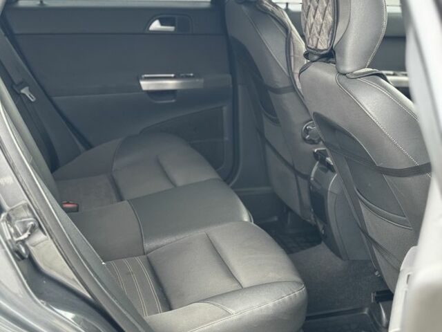 Серый Вольво В50, объемом двигателя 2 л и пробегом 400 тыс. км за 5500 $, фото 5 на Automoto.ua