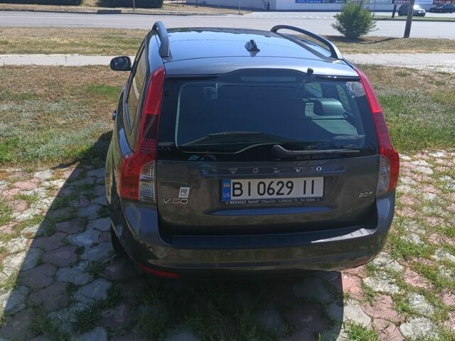 Вольво В50 2009 в Кременчуге на Automoto.ua Серый Вольво В50, объемом двигателя 2 л и пробегом 210 тыс. км за 8000 $, фото 4 на Automoto.ua