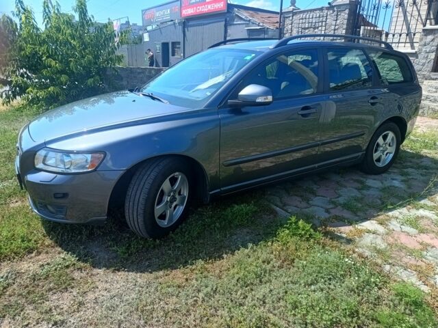 Вольво В50 2009 в Кременчуге на Automoto.ua Серый Вольво В50, объемом двигателя 2 л и пробегом 210 тыс. км за 8000 $, фото 3 на Automoto.ua