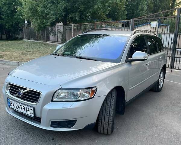 Серый Вольво В50, объемом двигателя 2 л и пробегом 260 тыс. км за 8300 $, фото 5 на Automoto.ua