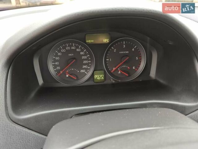 Серый Вольво В50, объемом двигателя 1.6 л и пробегом 265 тыс. км за 9999 $, фото 9 на Automoto.ua