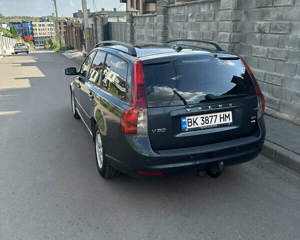 Серый Вольво В50, объемом двигателя 1.6 л и пробегом 265 тыс. км за 6450 $, фото 4 на Automoto.ua
