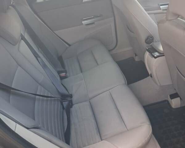 Сірий Вольво V50, об'ємом двигуна 2 л та пробігом 269 тис. км за 8000 $, фото 2 на Automoto.ua