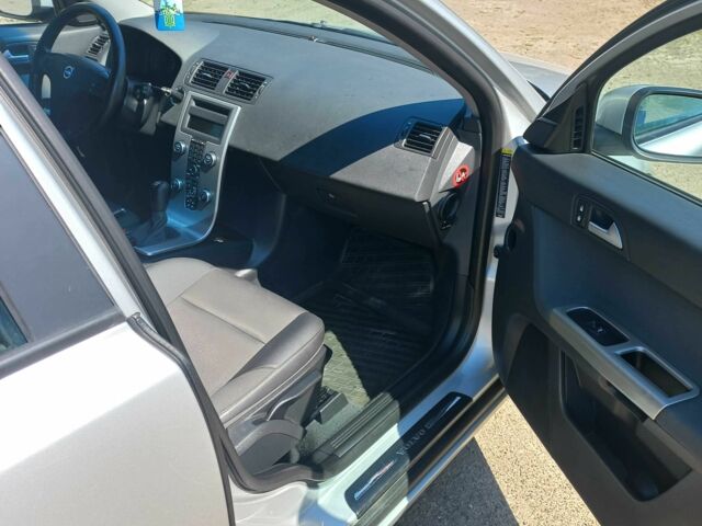 Серый Вольво В50, объемом двигателя 1.6 л и пробегом 228 тыс. км за 7999 $, фото 18 на Automoto.ua