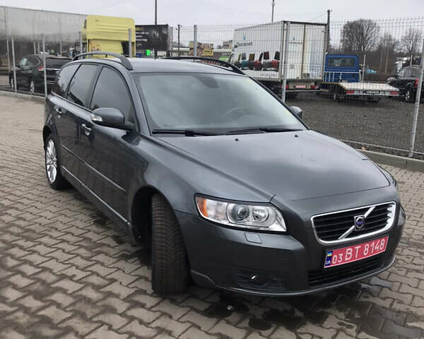 Серый Вольво В50, объемом двигателя 2 л и пробегом 216 тыс. км за 8200 $, фото 4 на Automoto.ua