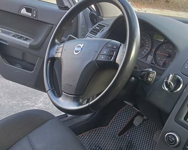 Серый Вольво В50, объемом двигателя 1.6 л и пробегом 270 тыс. км за 7250 $, фото 13 на Automoto.ua