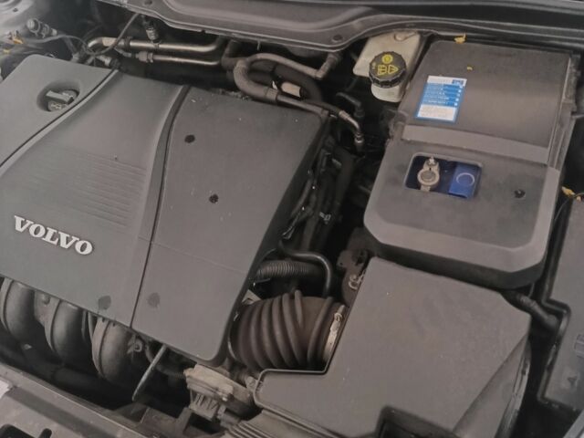 Вольво В50 2009 в Кременчуге на Automoto.ua Серый Вольво В50, объемом двигателя 2 л и пробегом 210 тыс. км за 8000 $, фото 5 на Automoto.ua