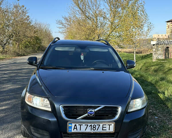 Серый Вольво В50, объемом двигателя 1.56 л и пробегом 221 тыс. км за 6300 $, фото 2 на Automoto.ua