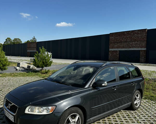 Серый Вольво В50, объемом двигателя 1.6 л и пробегом 252 тыс. км за 7700 $, фото 1 на Automoto.ua