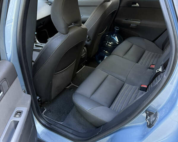 Серый Вольво В50, объемом двигателя 1.6 л и пробегом 260 тыс. км за 5500 $, фото 7 на Automoto.ua