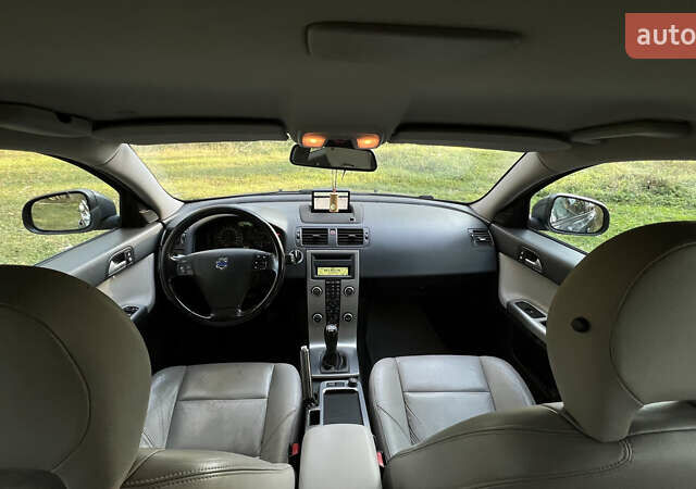 Серый Вольво В50, объемом двигателя 1.6 л и пробегом 285 тыс. км за 6400 $, фото 11 на Automoto.ua