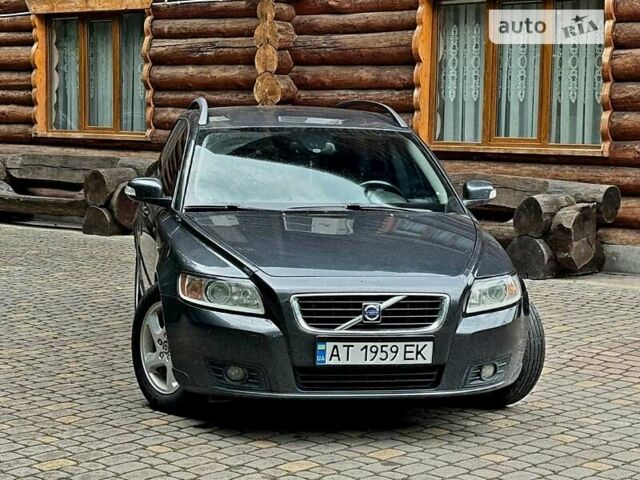 Серый Вольво В50, объемом двигателя 1.56 л и пробегом 245 тыс. км за 6599 $, фото 3 на Automoto.ua