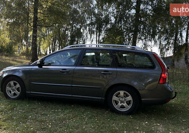 Серый Вольво В50, объемом двигателя 1.6 л и пробегом 285 тыс. км за 6400 $, фото 3 на Automoto.ua