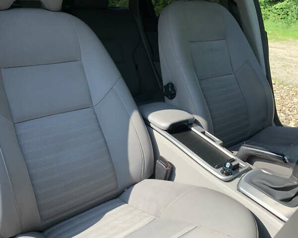 Серый Вольво В50, объемом двигателя 1.56 л и пробегом 258 тыс. км за 6000 $, фото 14 на Automoto.ua