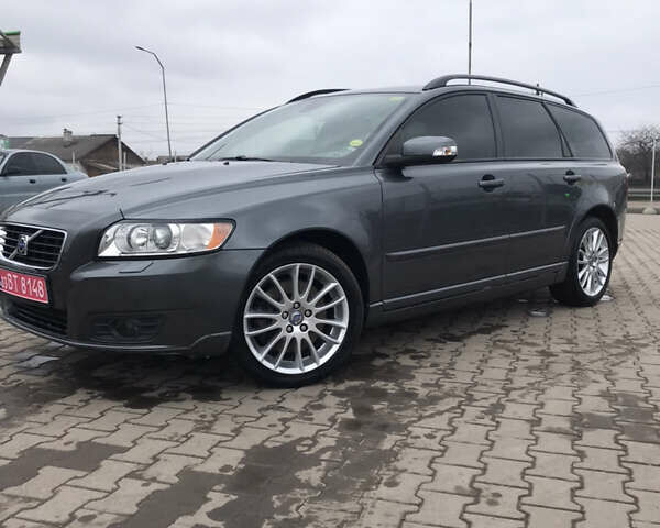 Серый Вольво В50, объемом двигателя 2 л и пробегом 216 тыс. км за 8200 $, фото 2 на Automoto.ua