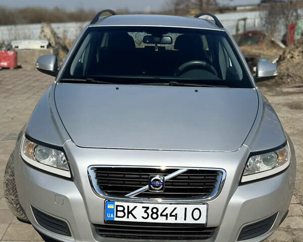 Серый Вольво В50, объемом двигателя 1.6 л и пробегом 225 тыс. км за 7500 $, фото 4 на Automoto.ua