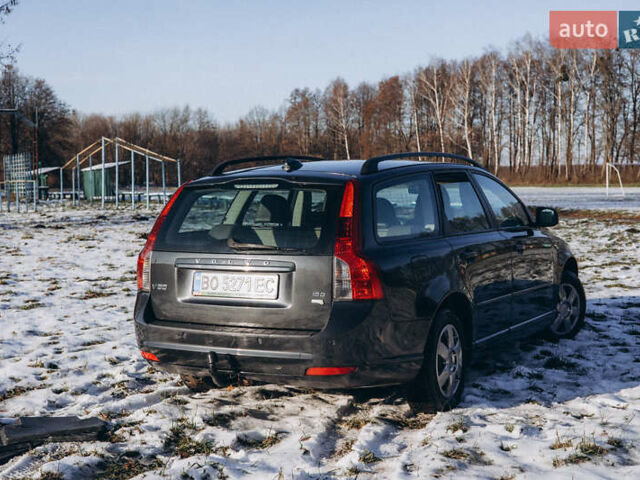 Серый Вольво В50, объемом двигателя 1.6 л и пробегом 280 тыс. км за 6800 $, фото 1 на Automoto.ua