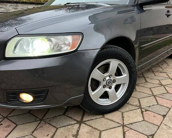 Сірий Вольво V50, об'ємом двигуна 1.6 л та пробігом 300 тис. км за 5800 $, фото 1 на Automoto.ua