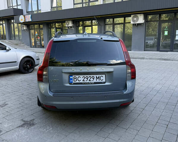 Серый Вольво В50, объемом двигателя 1.6 л и пробегом 260 тыс. км за 5500 $, фото 3 на Automoto.ua