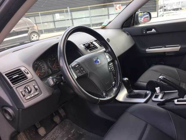 Серый Вольво В50, объемом двигателя 1.6 л и пробегом 221 тыс. км за 6100 $, фото 7 на Automoto.ua