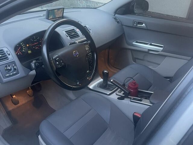 Серый Вольво В50, объемом двигателя 1.6 л и пробегом 245 тыс. км за 7500 $, фото 9 на Automoto.ua