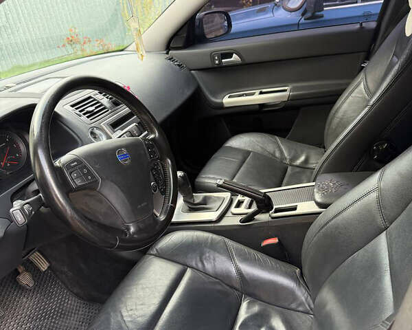 Серый Вольво В50, объемом двигателя 1.6 л и пробегом 240 тыс. км за 5500 $, фото 6 на Automoto.ua