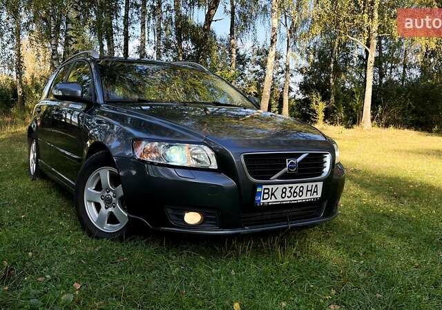 Серый Вольво В50, объемом двигателя 1.6 л и пробегом 285 тыс. км за 6400 $, фото 4 на Automoto.ua