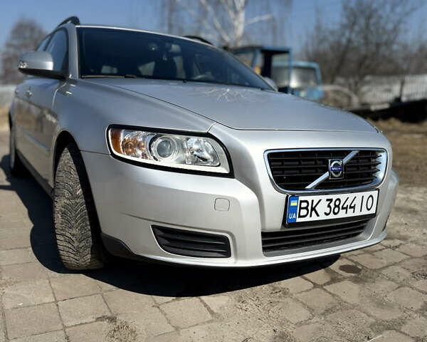 Серый Вольво В50, объемом двигателя 1.6 л и пробегом 225 тыс. км за 7500 $, фото 3 на Automoto.ua