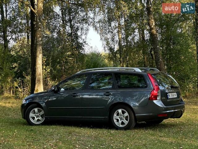 Вольво В50 2009 в Радивилове на Automoto.ua Серый Вольво В50, объемом двигателя 1.6 л и пробегом 275 тыс. км за 6900 $, фото 2 на Automoto.ua