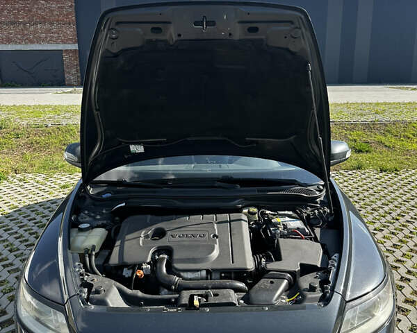 Серый Вольво В50, объемом двигателя 1.6 л и пробегом 252 тыс. км за 7700 $, фото 8 на Automoto.ua