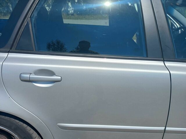 Серый Вольво В50, объемом двигателя 1.6 л и пробегом 228 тыс. км за 7999 $, фото 3 на Automoto.ua