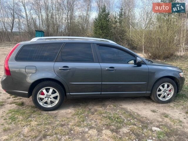Серый Вольво В50, объемом двигателя 2 л и пробегом 280 тыс. км за 7000 $, фото 7 на Automoto.ua