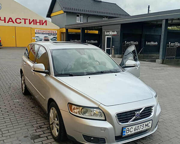 Серый Вольво В50, объемом двигателя 1.6 л и пробегом 227 тыс. км за 6500 $, фото 1 на Automoto.ua