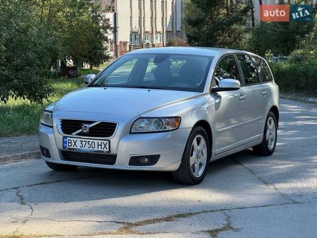 Вольво В50 2009 в Славуте на Automoto.ua Серый Вольво В50, объемом двигателя 2 л и пробегом 258 тыс. км за 7500 $, фото 12 на Automoto.ua