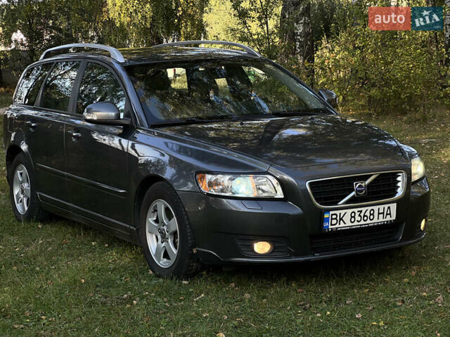 Серый Вольво В50, объемом двигателя 1.6 л и пробегом 285 тыс. км за 6400 $, фото 5 на Automoto.ua